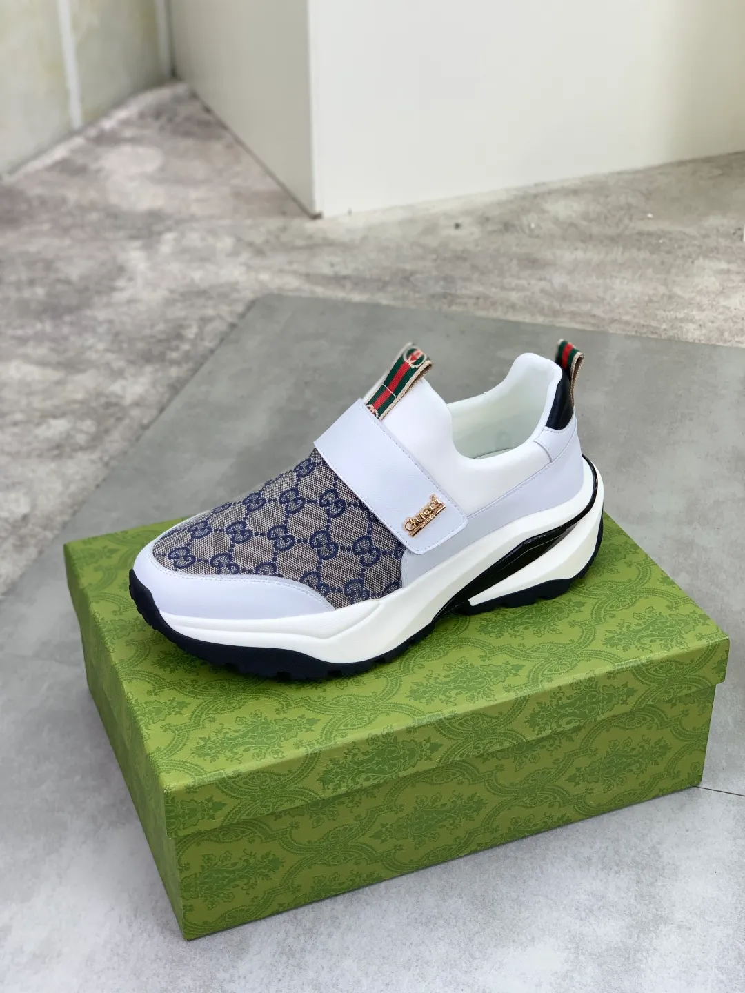Men's Men's Shoes P440 💰[New Style] 🆘 The latest model from Gucci's official website🎁Classic casual and fashionable men's shoes👟Hot style💥The style is simple and elegant, exclusive for trendy men. Unique official website latest brand elements👑Gucci original decoration, fashionable and generous, the fabric is made of original soft calfskin➕Comfortable soft sheepskin lining ✅The official website specifies wear-resistant foam outsole_full of elasticity, classic model taken in real life🎬Color: 3️⃣colors available😍Number: 38-44
